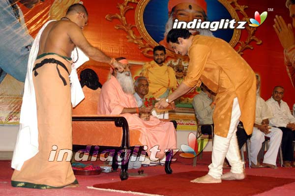 Ganapati Sachidananda Swamy Blesses Sri Ramadasu