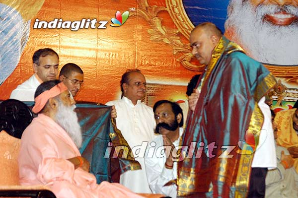 Ganapati Sachidananda Swamy Blesses Sri Ramadasu