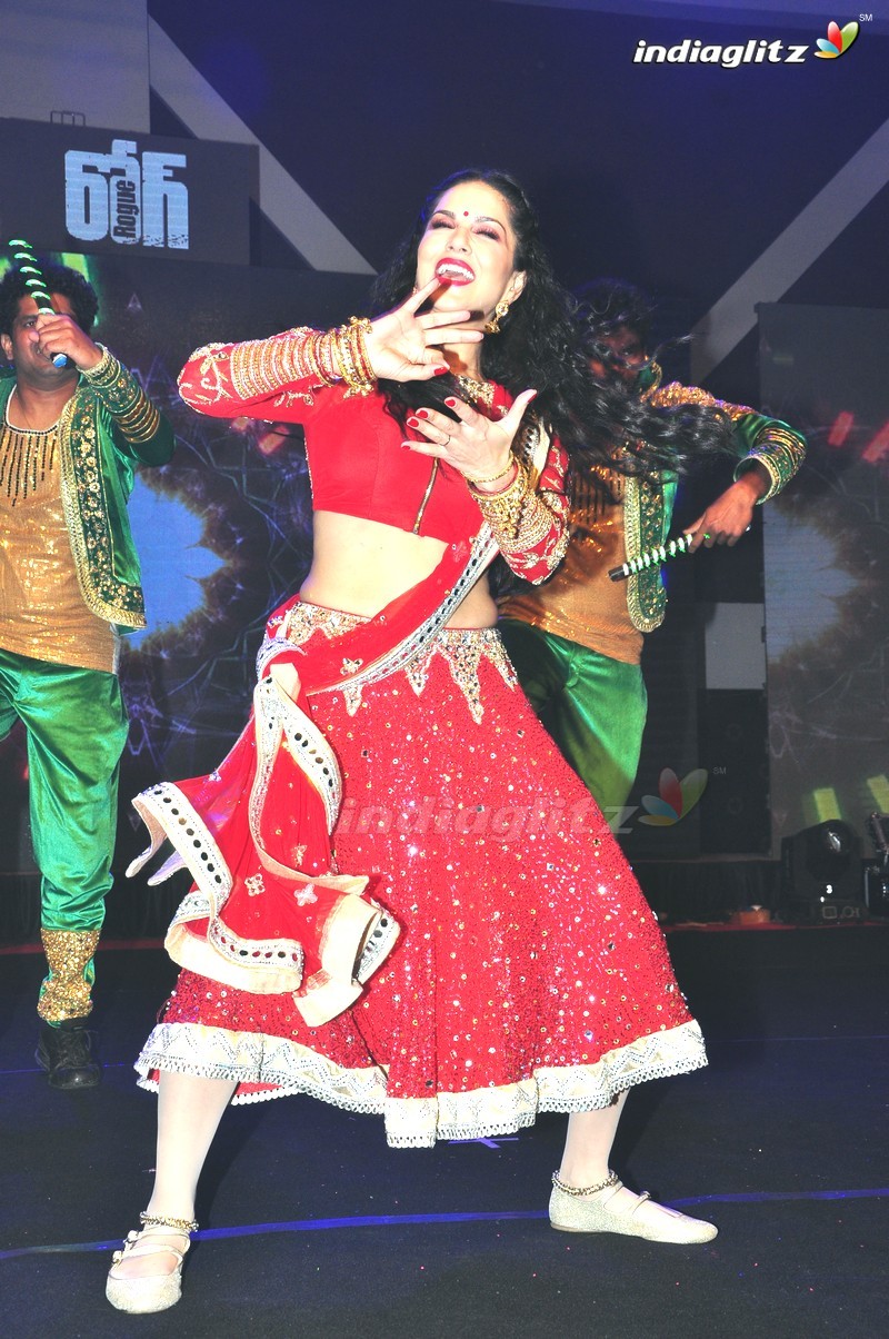 Sunny Leone Dance Performance @ Rogue Audio