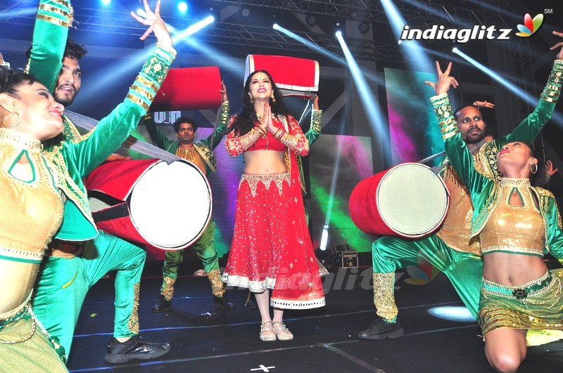 Sunny Leone Dance Performance @ Rogue Audio