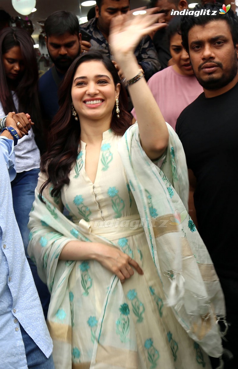 Tamannah Launches B New Mobile Store