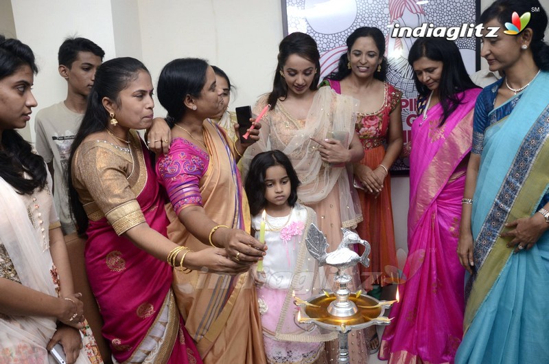 Tejaswi Madivada Launches Anoo's Salon & Clinic At Madhapur