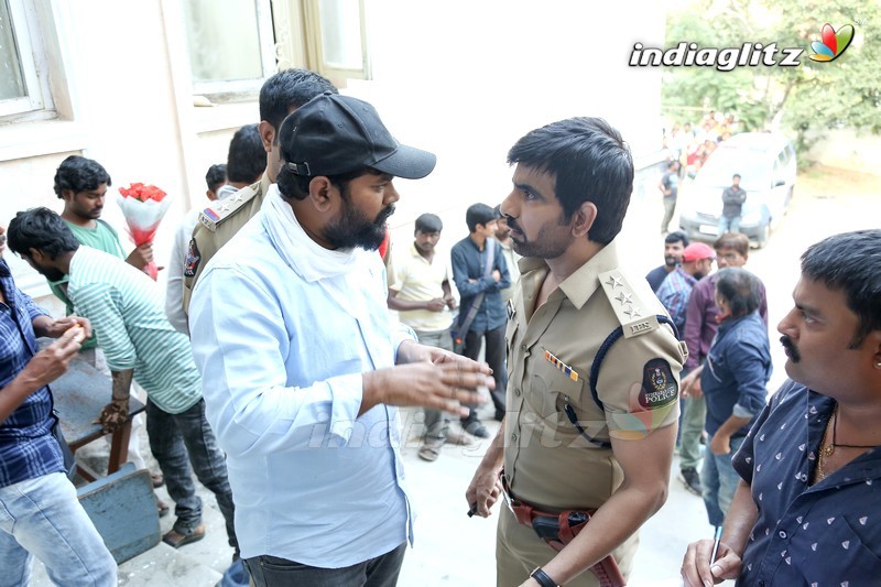 'Touch Chesi Chudu' On Location