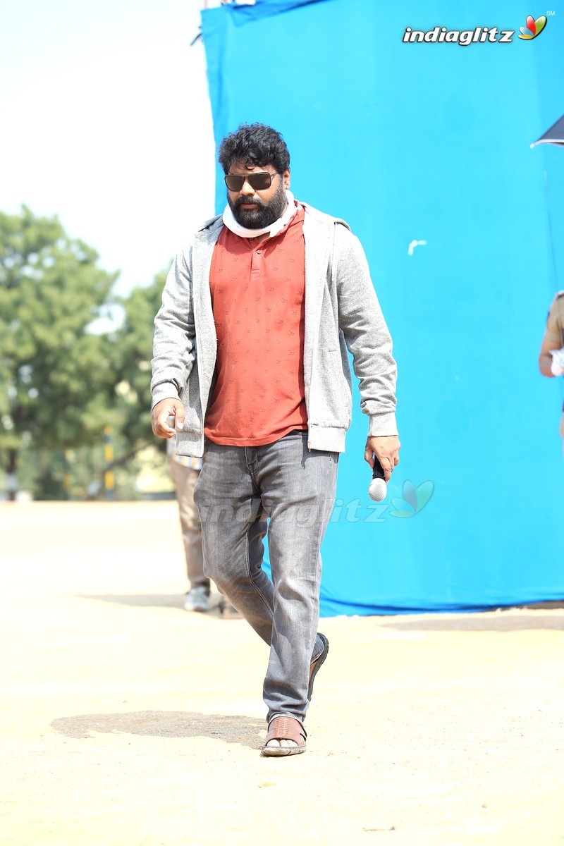 'Touch Chesi Chudu' On Location