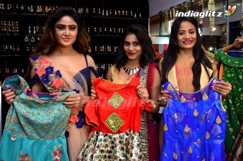 Sony Charishta & Priyanka Launches Trendz Vivah Collection
