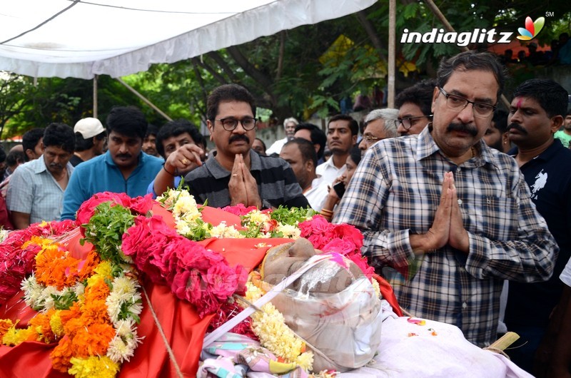 Tollywood Celebs Pay Tribute to Venu Madhav