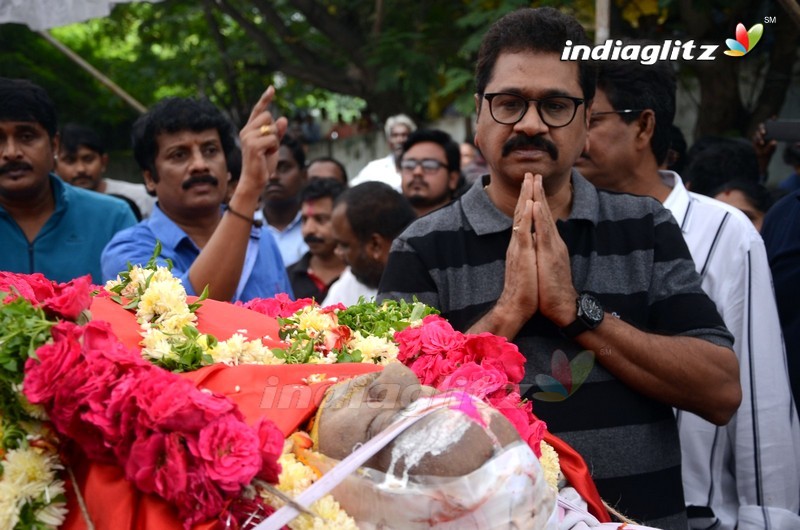 Tollywood Celebs Pay Tribute to Venu Madhav