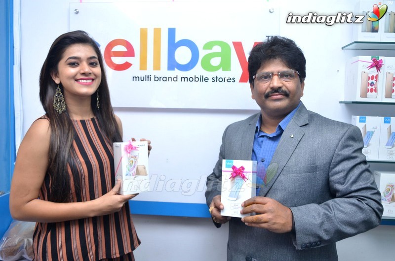 Yamini Bhaskar Launches Cellbay Mobile Store