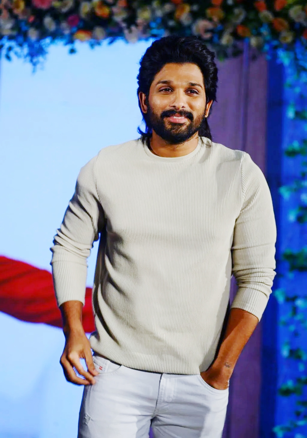 Bollywood star thanks Allu Arjun - find out why - News - IndiaGlitz.com