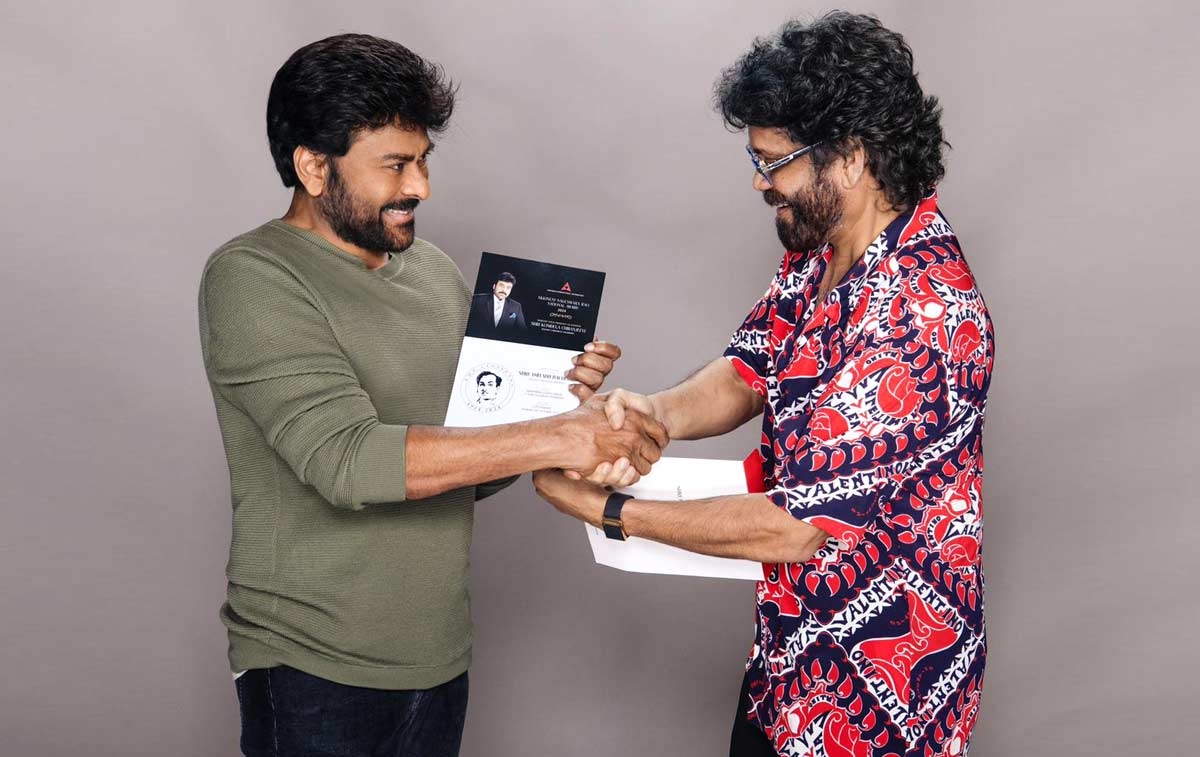 King Nagarjuna invites Mega Star Chiranjeevi for ANR Award Ceremony