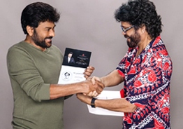 King Nagarjuna invites Mega Star Chiranjeevi for ANR Award Ceremony