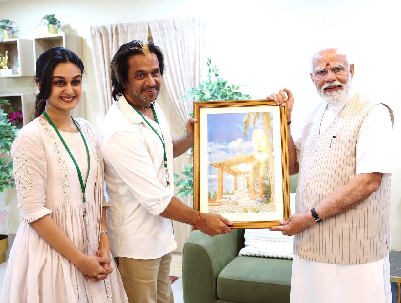 Actor Arjun meets PM Modi, Presents him Spiritual Surprise