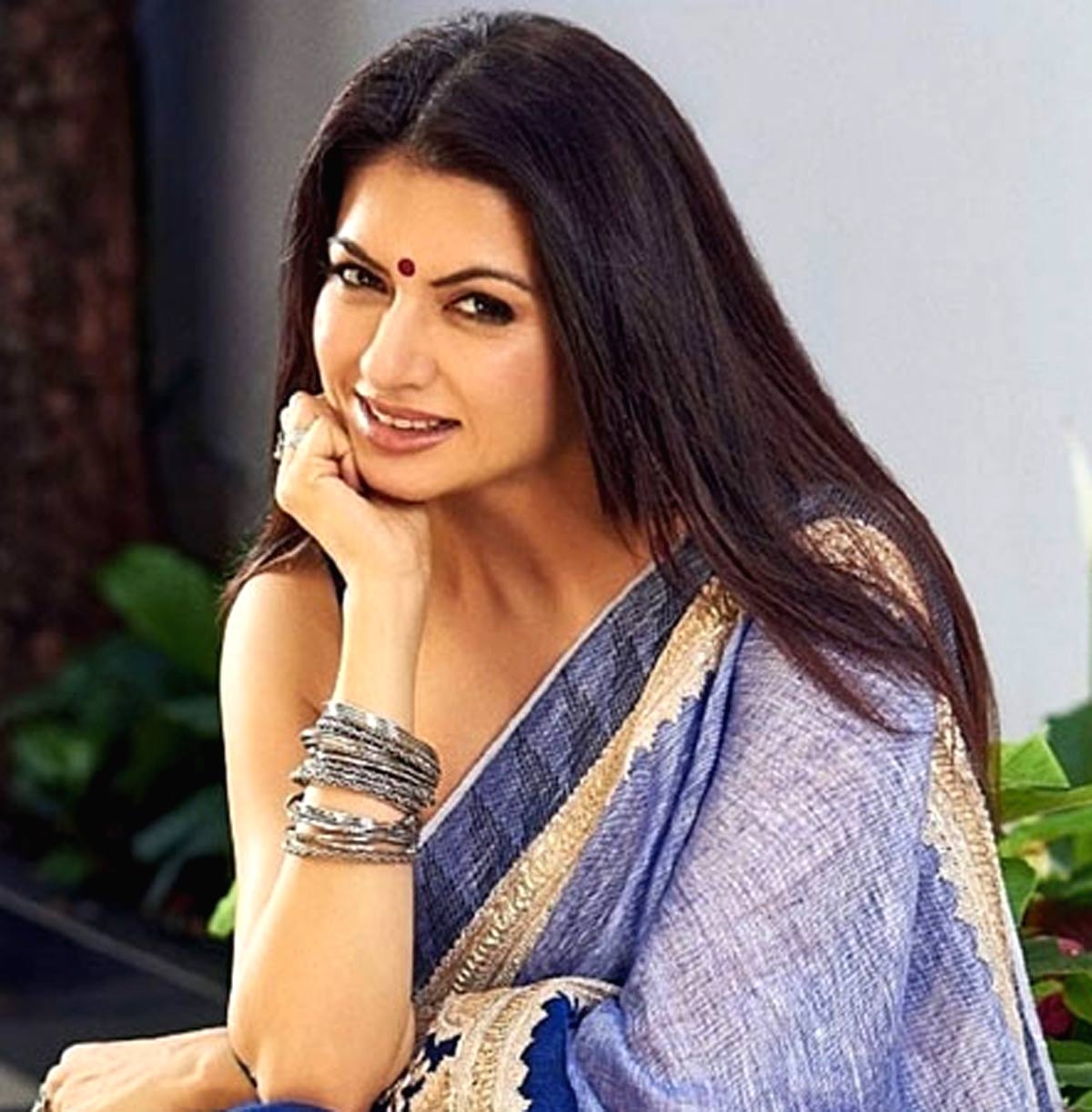 Bhagyashree lauds Prabhas - find out why