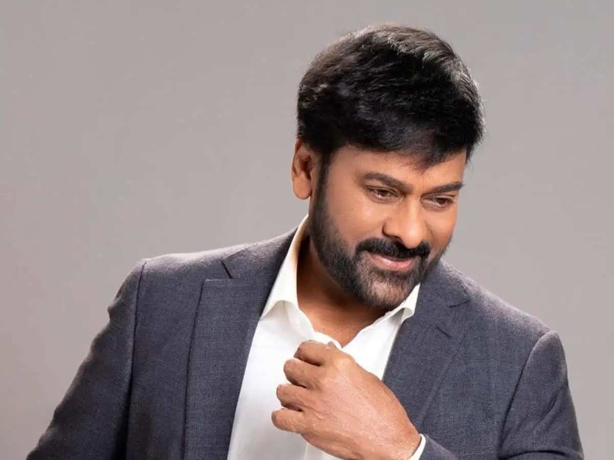 Mega Star Chiranjeevi leaves all in awe with young looks