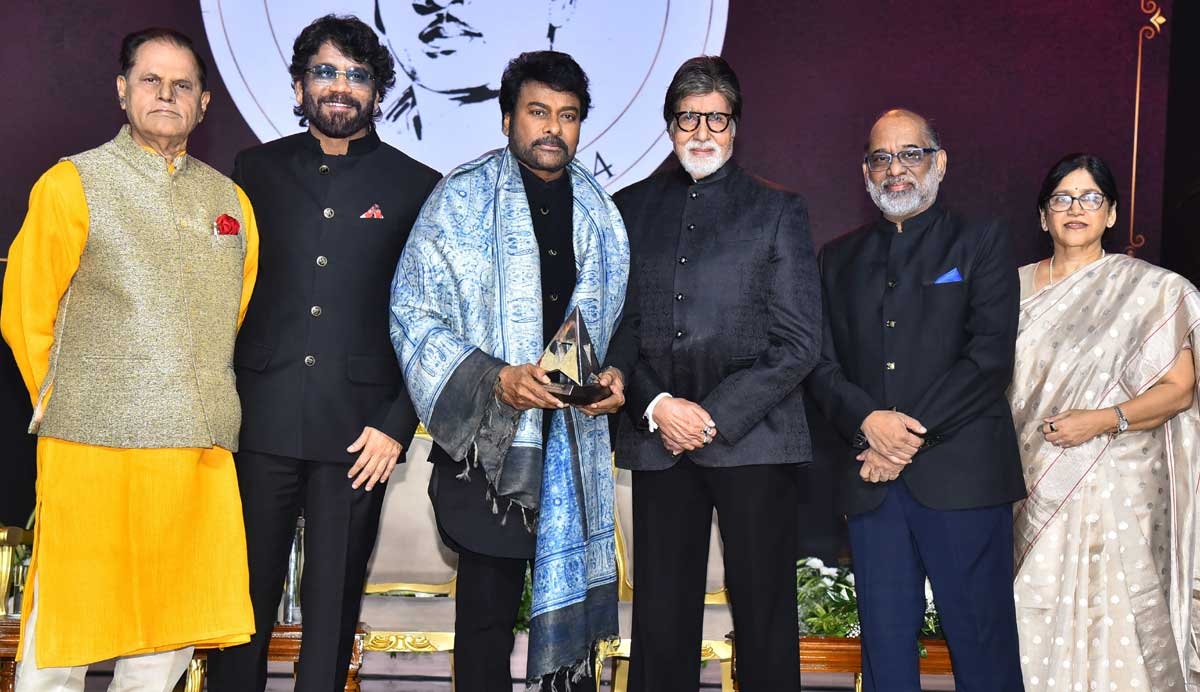 ANR National Award Ceremony: Chiranjeevi Honored by Amitabh Bachchan