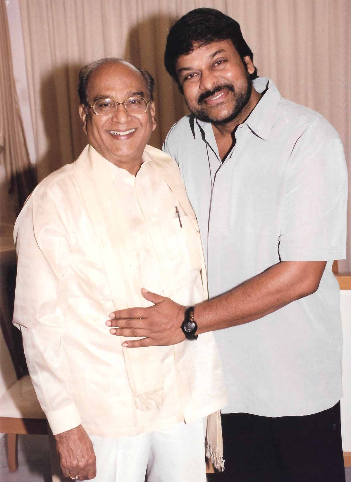 Mega Star Chiranjeevi floral tributes to Legend ANR