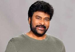 Mega Star Chiranjeevi leaves all in awe with young looks