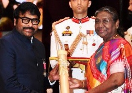 Mega Star Chiranjeevi receives the prestigious Padma Vibhushan from President Droupadi Murmu