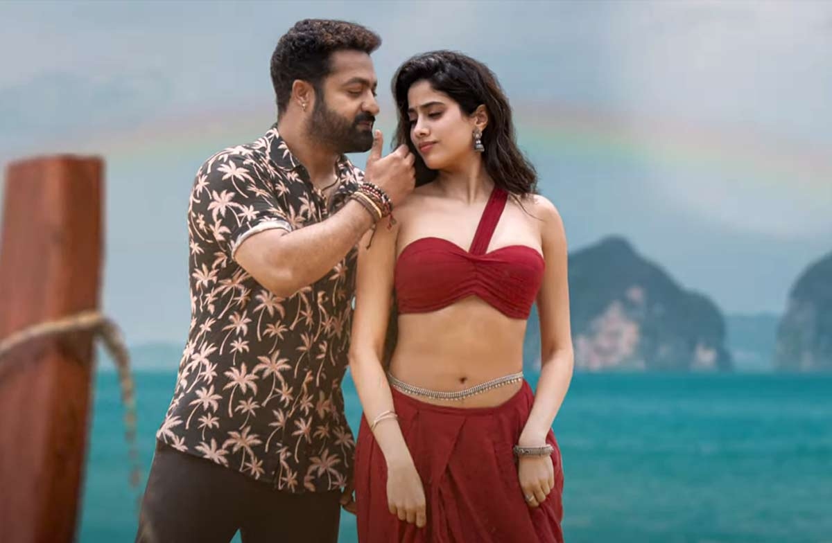 Devara: NTR, Janhvi spice up the song Chuttamalle