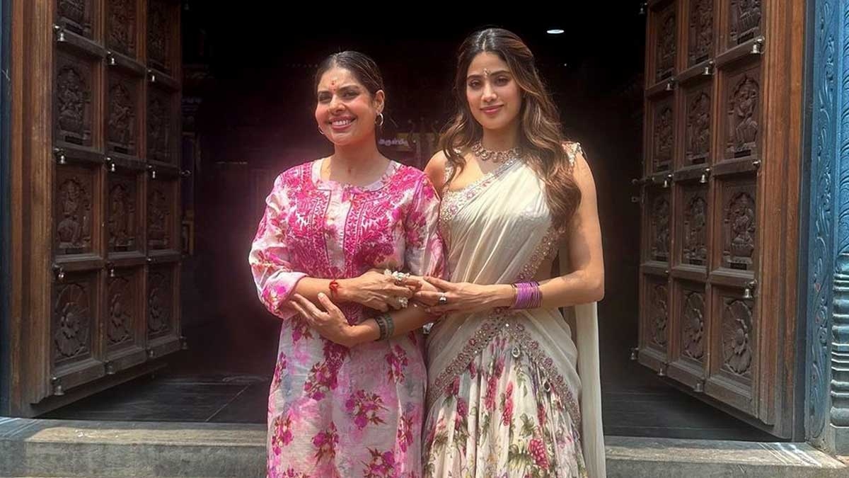 Janhvi Kapoor offer prayers at her mom Sridevis favourite Temple