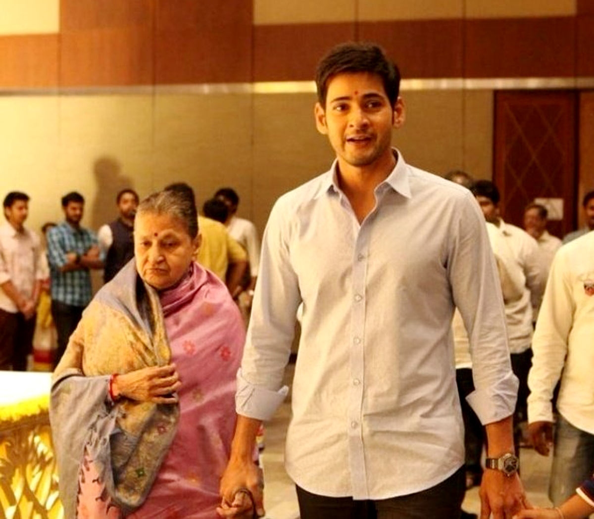 Mahesh Babu to mother: One day is never enough..