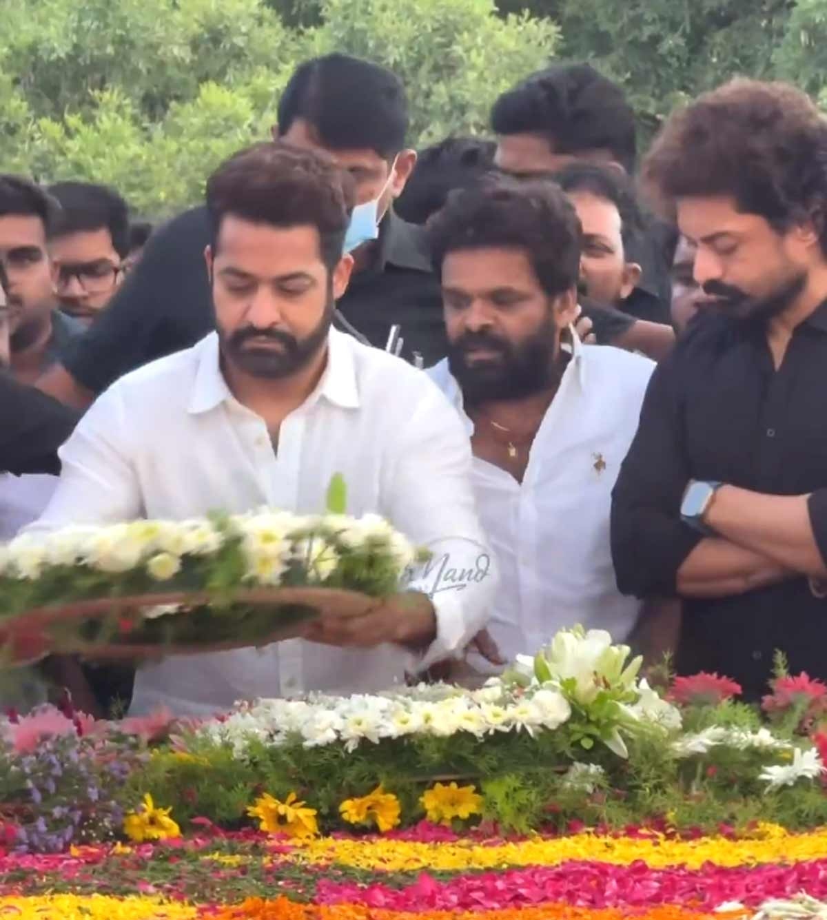 Jr NTR pays floral, emotional tributes to Sr NTR on his birth anniversary