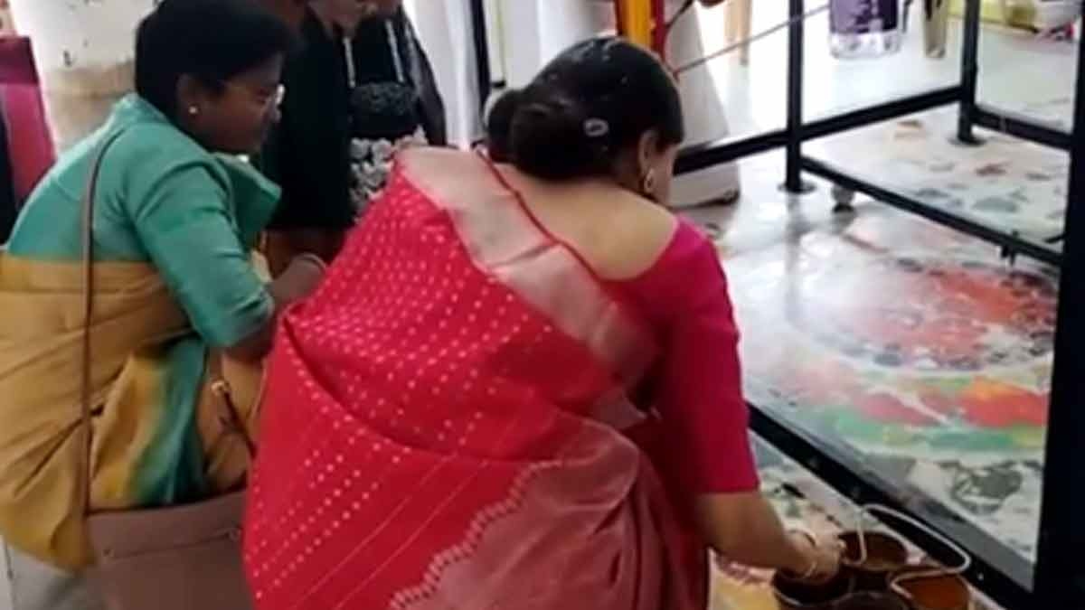 Telangana Weavers contribute to Ram Mandir: Brand Ambassador Poonam Kaur Celebrate