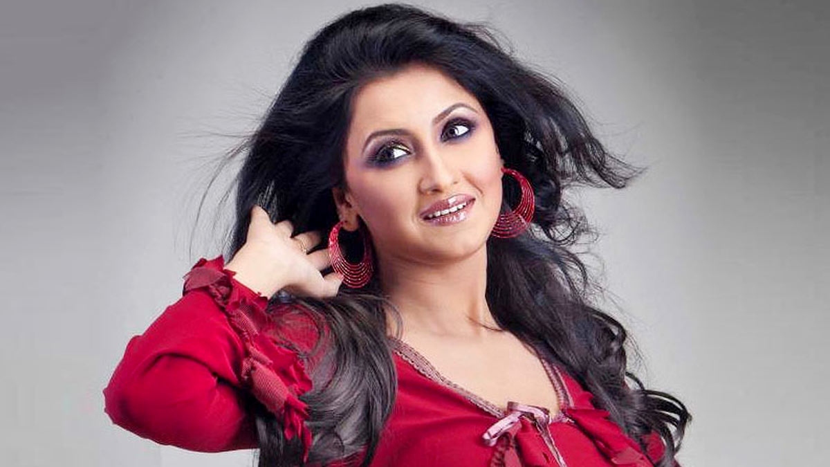 Chiranjeevis heroine Rachana Bannerjee to contest elections