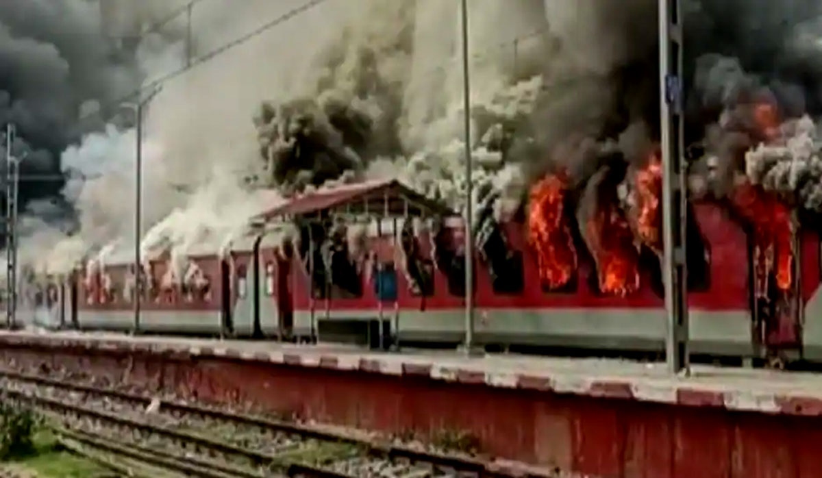 Secunderabad railway station witnesses massive anti-Agnipath protests