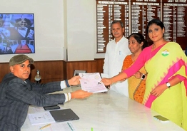 YS Sharmila:కడప లోక్‌సభ అభ్యర్థిగా నామినేషన్ వేసిన వైఎస్ షర్మిల