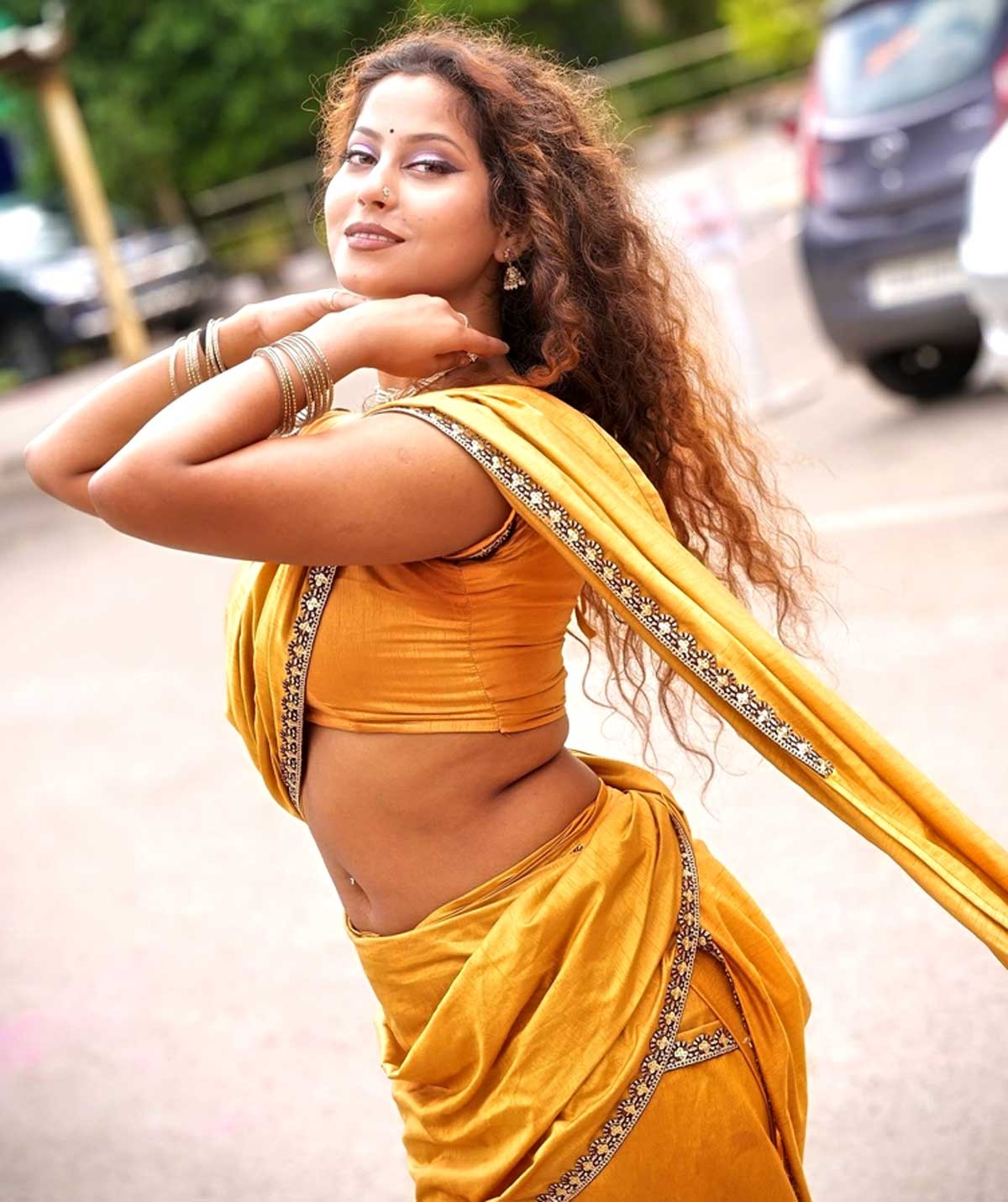 Devara: Hot Beauty who ignited Daavudi song along with Janhvi