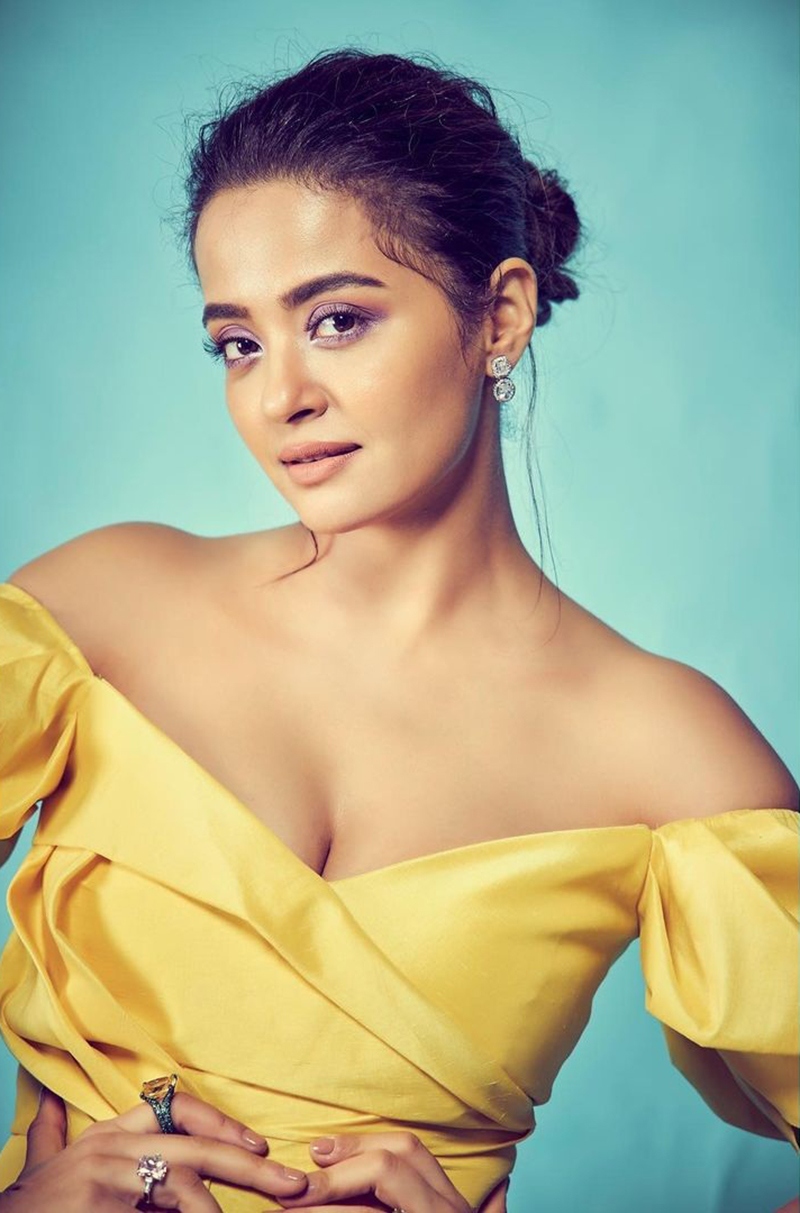Surveen Hot Fucking Video - Talk of waist size, chest size were used against Surveen Chawla - Tamil  News - IndiaGlitz.com