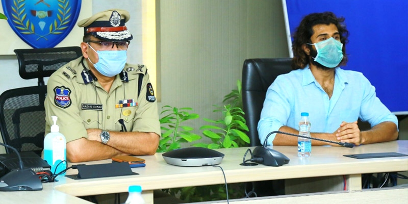 Vijay Deverakonda boosts Hyderabad City police
