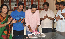 'Pyar Me Padipoyane' Unit Celebrates Kasi Vishwanath's Birthday