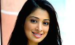 I am distanced from Dhoni: Lakshmi Rai