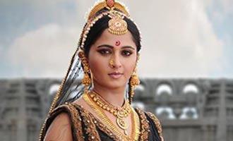 Photo feature : Regal look of Anushka from 'Rudhramadevi'