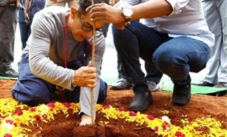 Aamir Khan participates in Green India Challenge