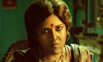 Anasuya as arrogant and proud Dakshayani in 'Pushpa'