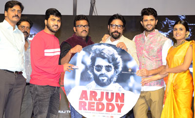 Vijay's zany speech marks 'Arjun Reddy' pre-release event - Hollywood News  