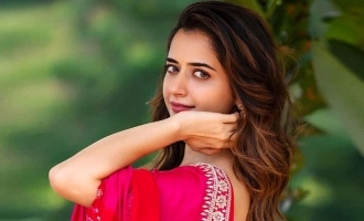 Vishwambhara: Ashika Ranganath looks enchanting on B-Day