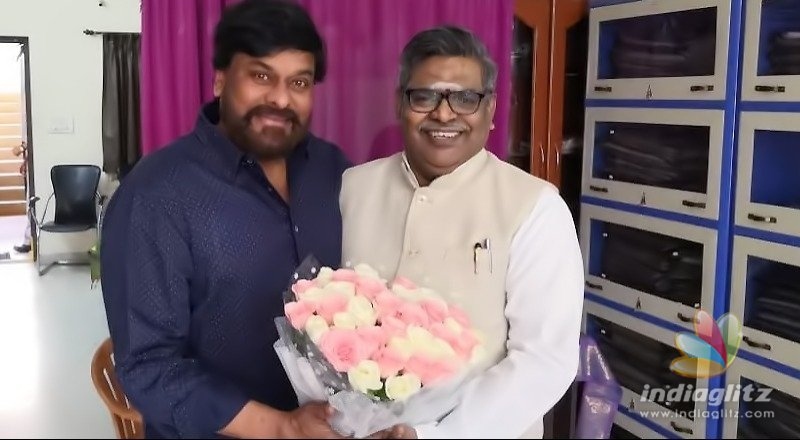 Chiranjeevi meets Sirivennela to congratulate