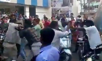 Fans of Balayya, Nag in scuffle
