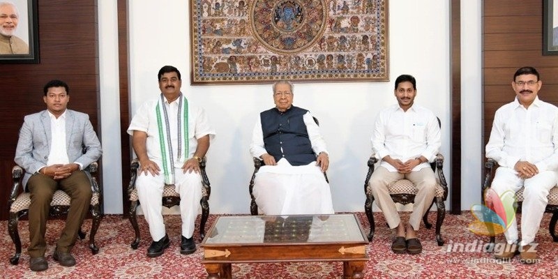 AP: New Ministers take oath in the presence of Jagan