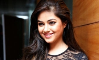 Why are other actors not like Pawan Kalyan Meera Chopra