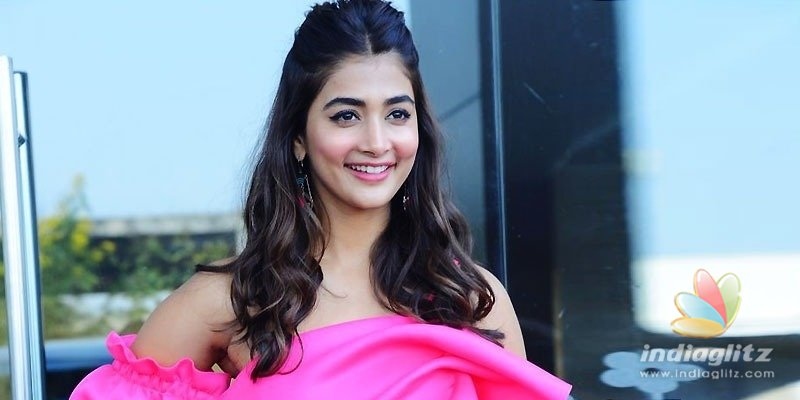 Pooja Hegde reaches Georgia with a face mask on