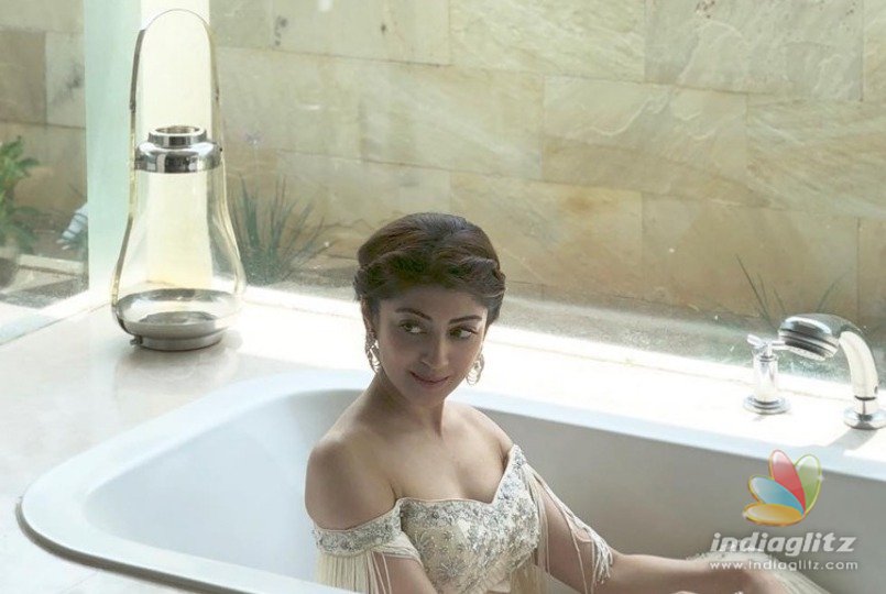 Pranitha is sexy in bathtub pic