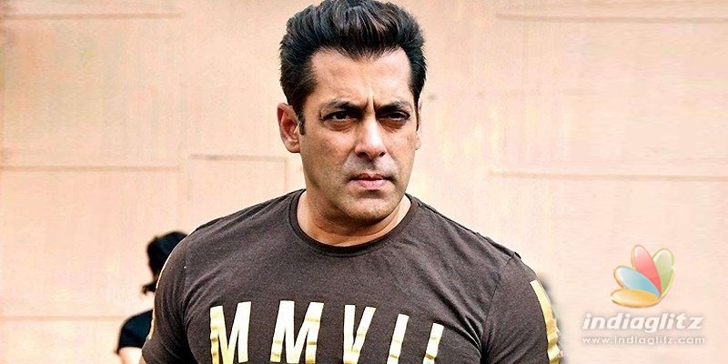 Salman Khan snatched my mobile: Complainant