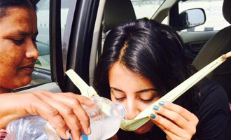 Actress spotted drinking 'Kallu' roadside