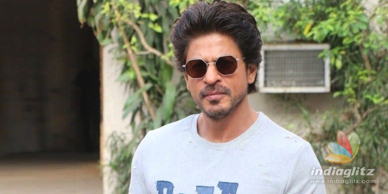Shah Rukh Khan visits his son in Mumbai jail