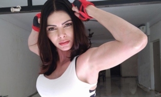 Sherlyn Chopra flaunts her abs, gives everyone fitness goals